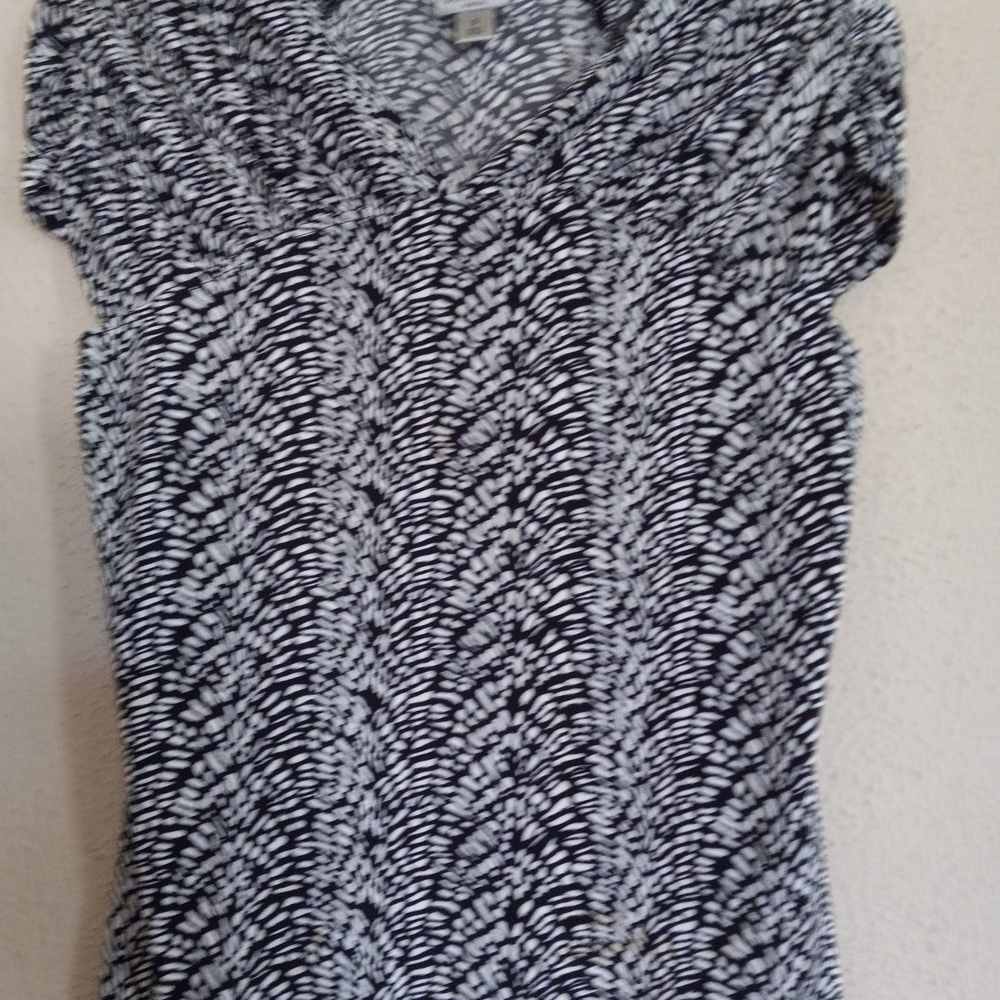 Worthington Black & White Patterned V-Neck Blouse